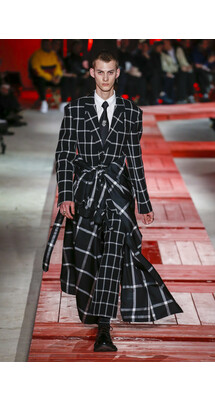 Alexander McQueen  FALL 2018 MENSWEAR Paris PFW коллекция Александр МакКуин осень 2018 мужская неделя моды в Париже Mainstyles